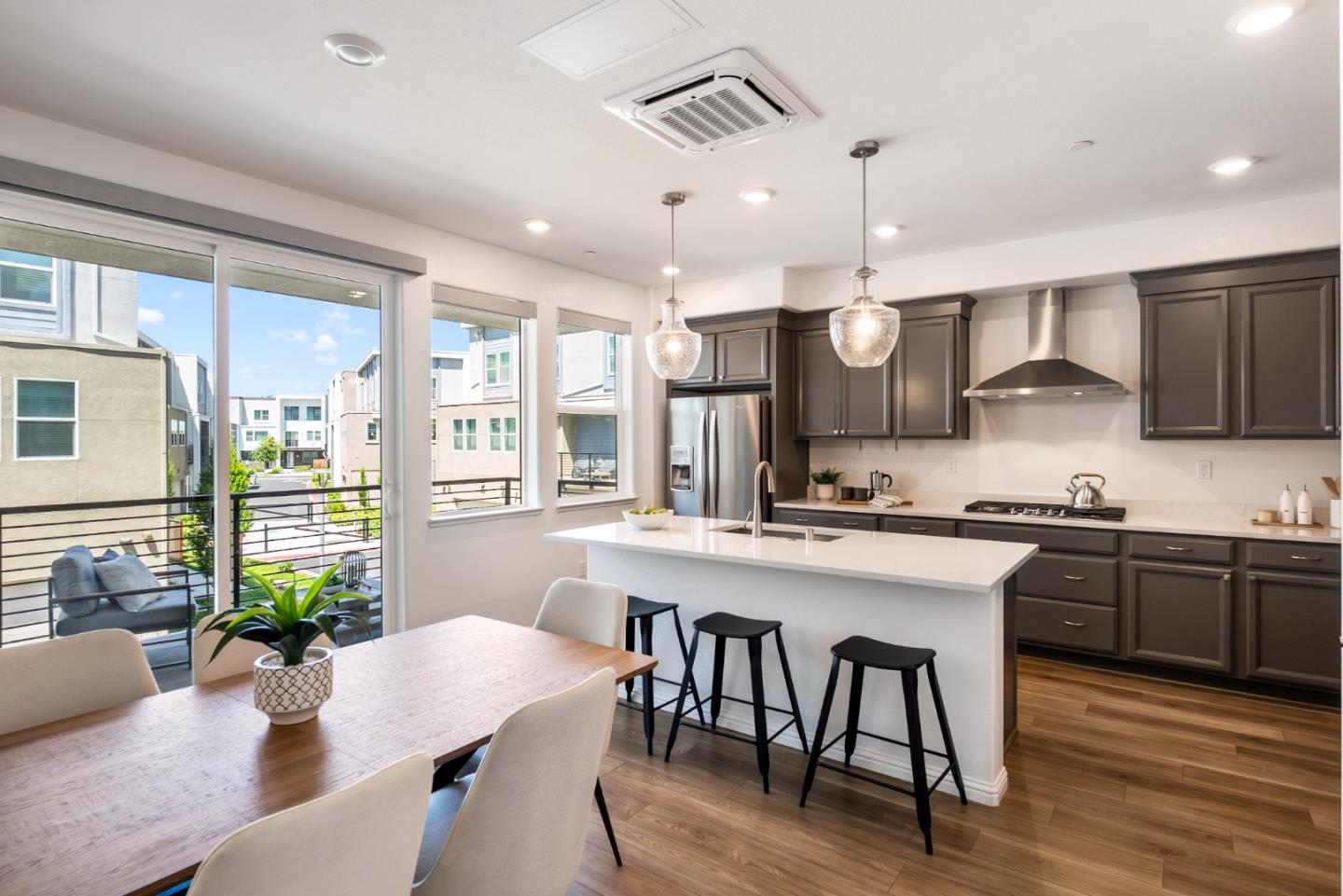 Detail Gallery Image 3 of 24 For 5724 Immersion Loop, San Jose,  CA 95119 - 2 Beds | 2/1 Baths