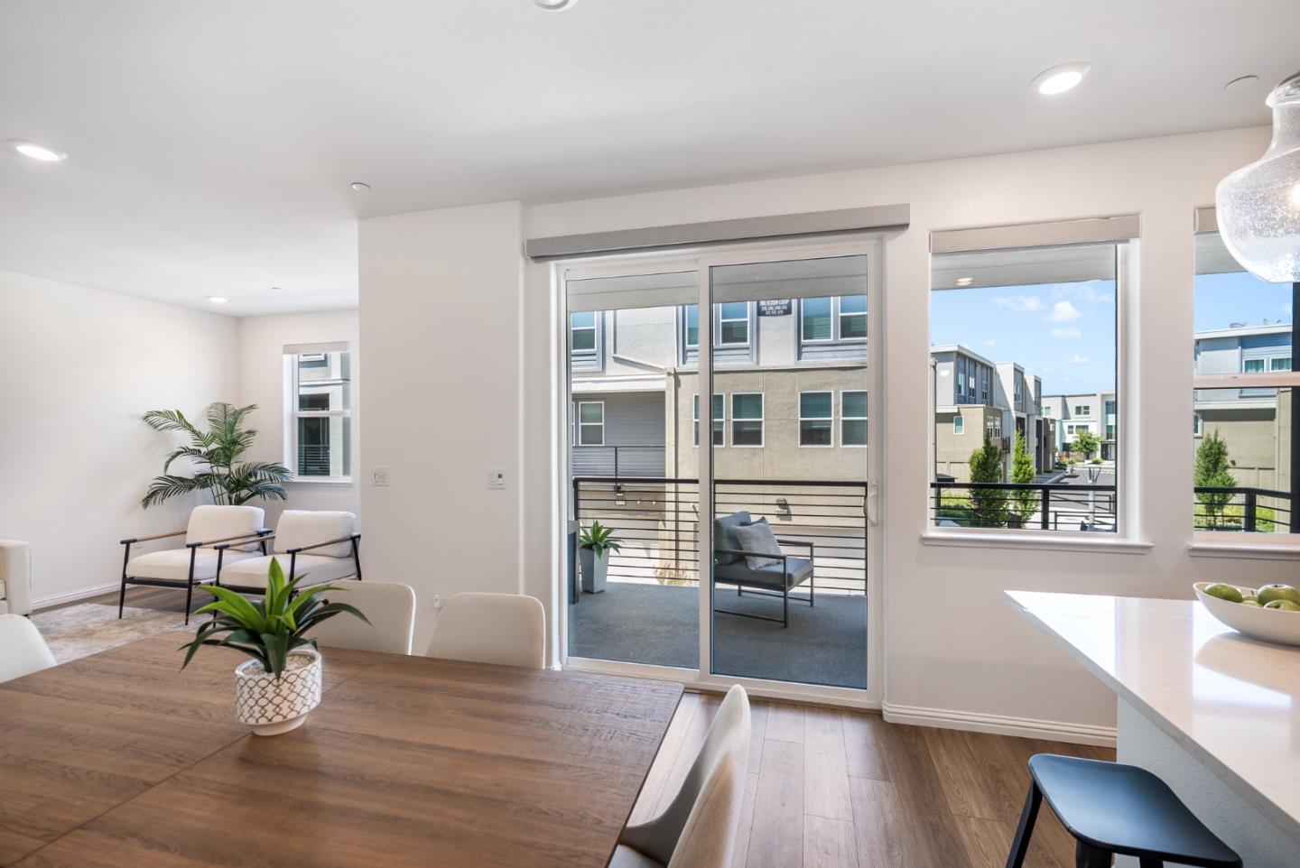 Detail Gallery Image 8 of 24 For 5724 Immersion Loop, San Jose,  CA 95119 - 2 Beds | 2/1 Baths
