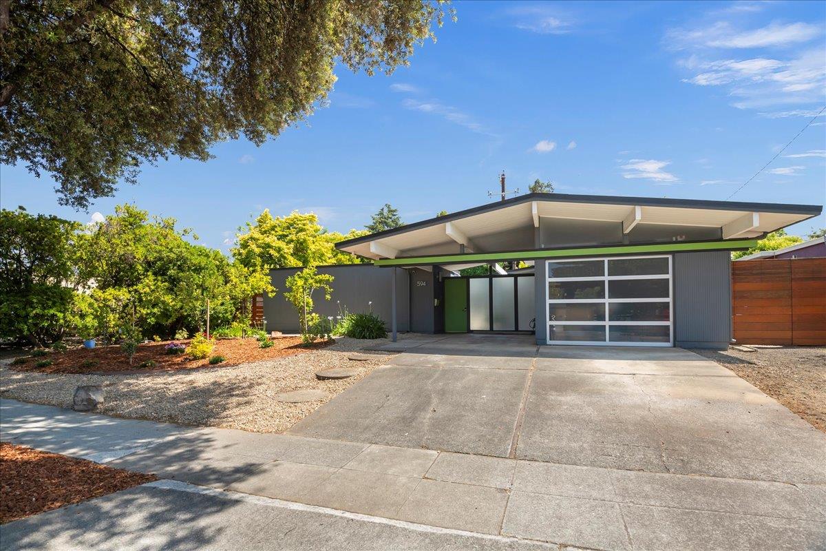 Detail Gallery Image 4 of 45 For 594 W Remington Dr, Sunnyvale,  CA 94087 - 4 Beds | 2 Baths