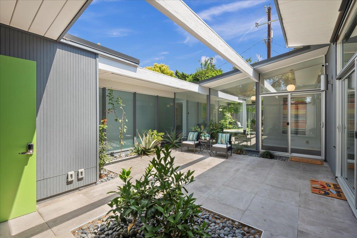 Detail Gallery Image 7 of 45 For 594 W Remington Dr, Sunnyvale,  CA 94087 - 4 Beds | 2 Baths