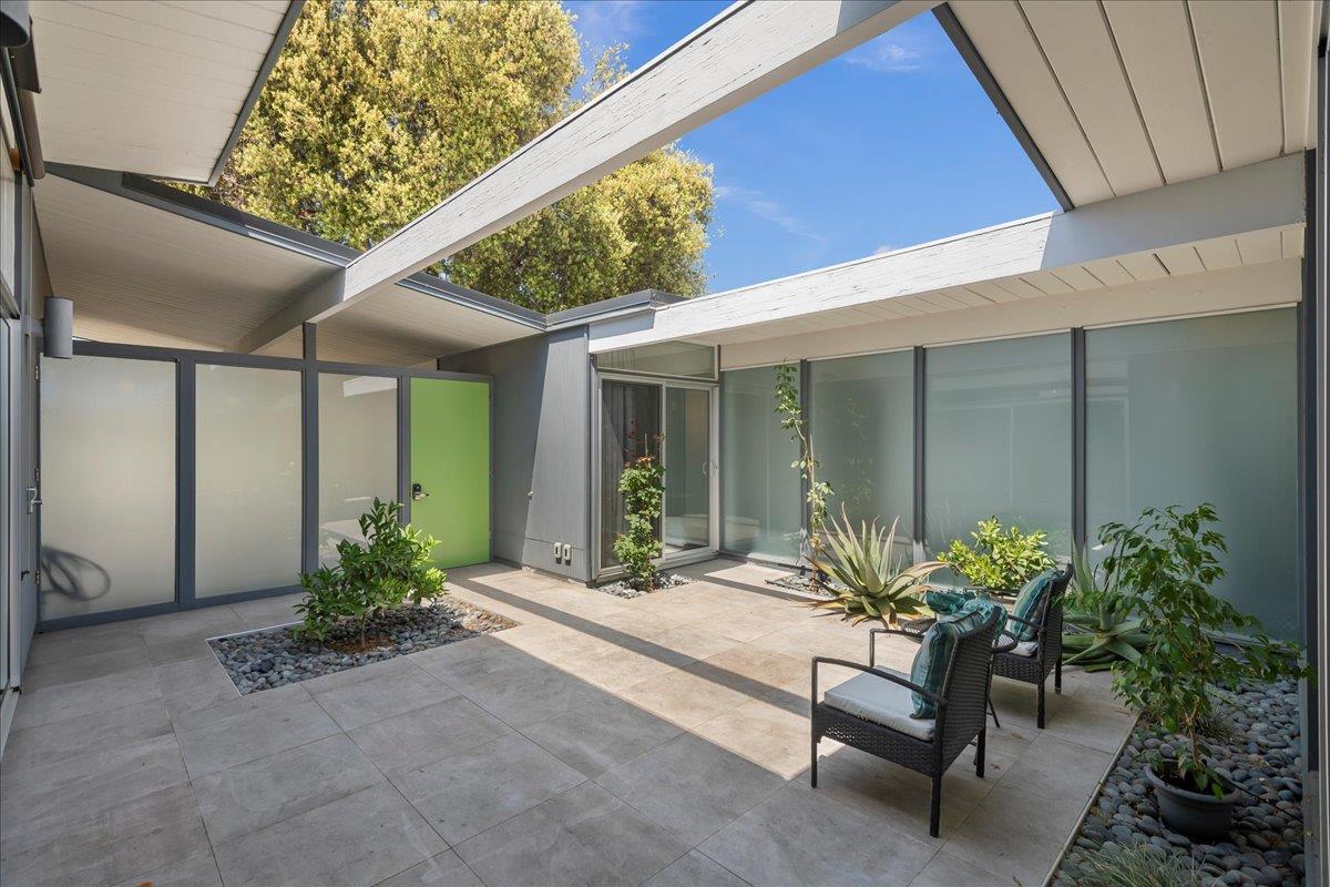 Detail Gallery Image 8 of 45 For 594 W Remington Dr, Sunnyvale,  CA 94087 - 4 Beds | 2 Baths