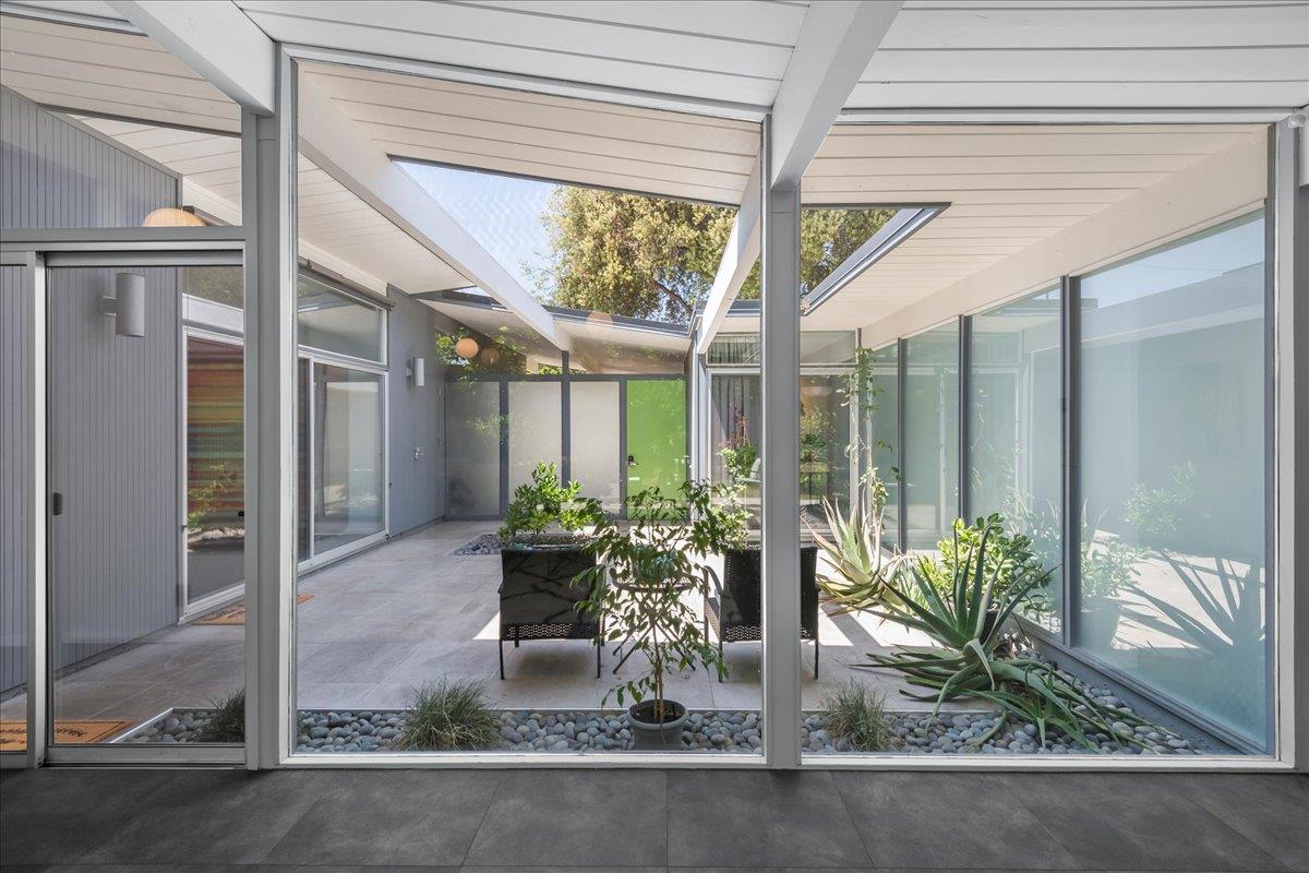 Detail Gallery Image 9 of 45 For 594 W Remington Dr, Sunnyvale,  CA 94087 - 4 Beds | 2 Baths