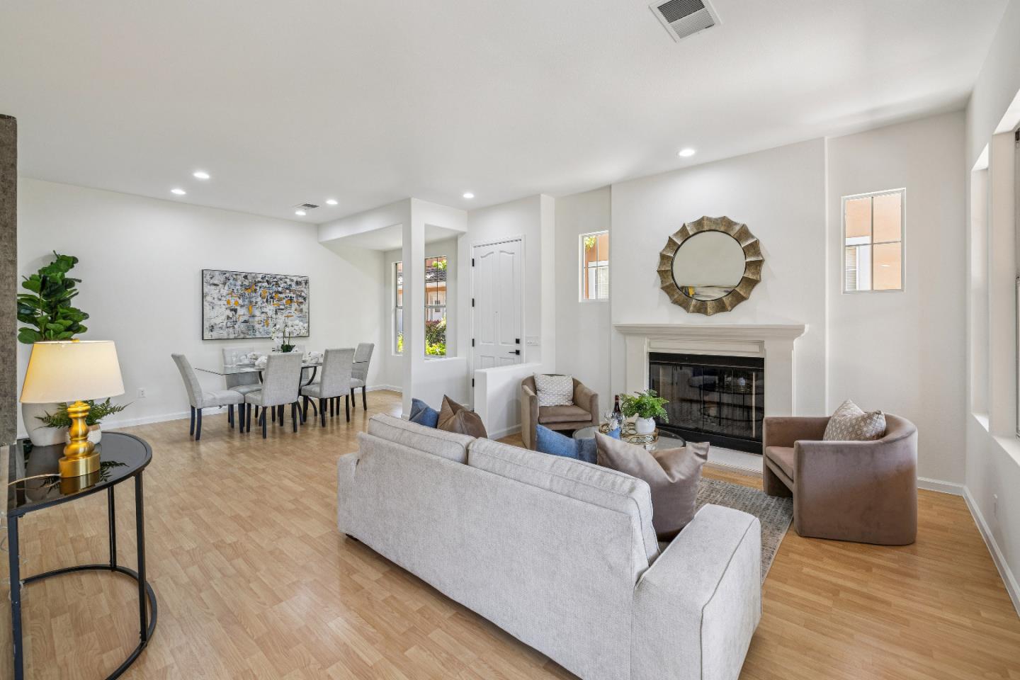 Detail Gallery Image 10 of 90 For 5365 Silver Knoll Ct, San Jose,  CA 95138 - 2 Beds | 2 Baths