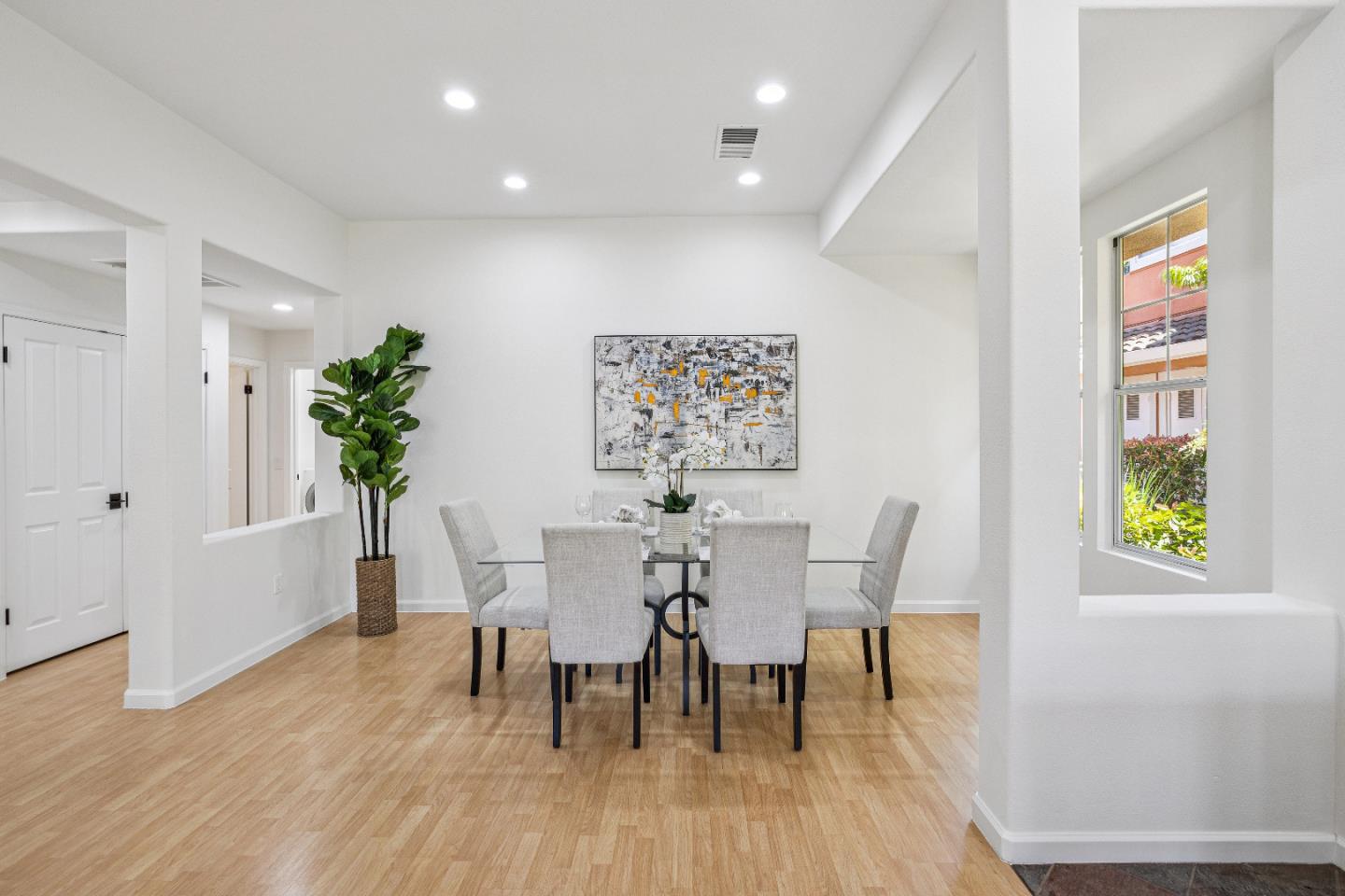 Detail Gallery Image 16 of 90 For 5365 Silver Knoll Ct, San Jose,  CA 95138 - 2 Beds | 2 Baths