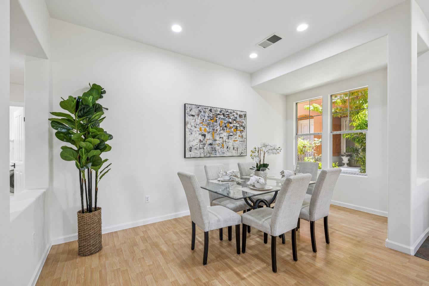 Detail Gallery Image 17 of 90 For 5365 Silver Knoll Ct, San Jose,  CA 95138 - 2 Beds | 2 Baths
