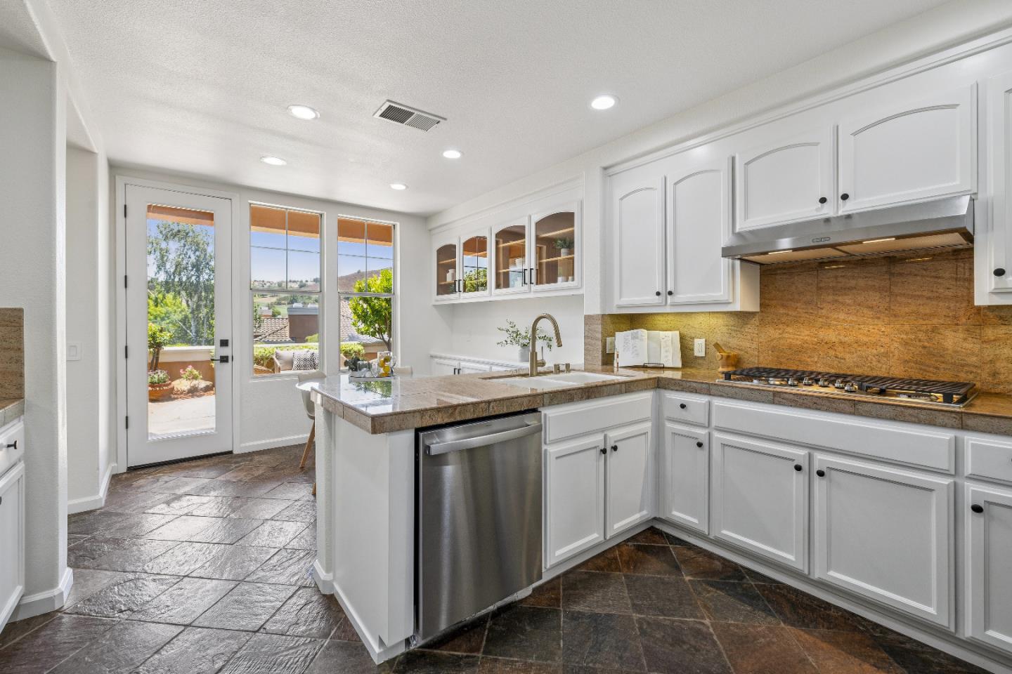 Detail Gallery Image 34 of 90 For 5365 Silver Knoll Ct, San Jose,  CA 95138 - 2 Beds | 2 Baths