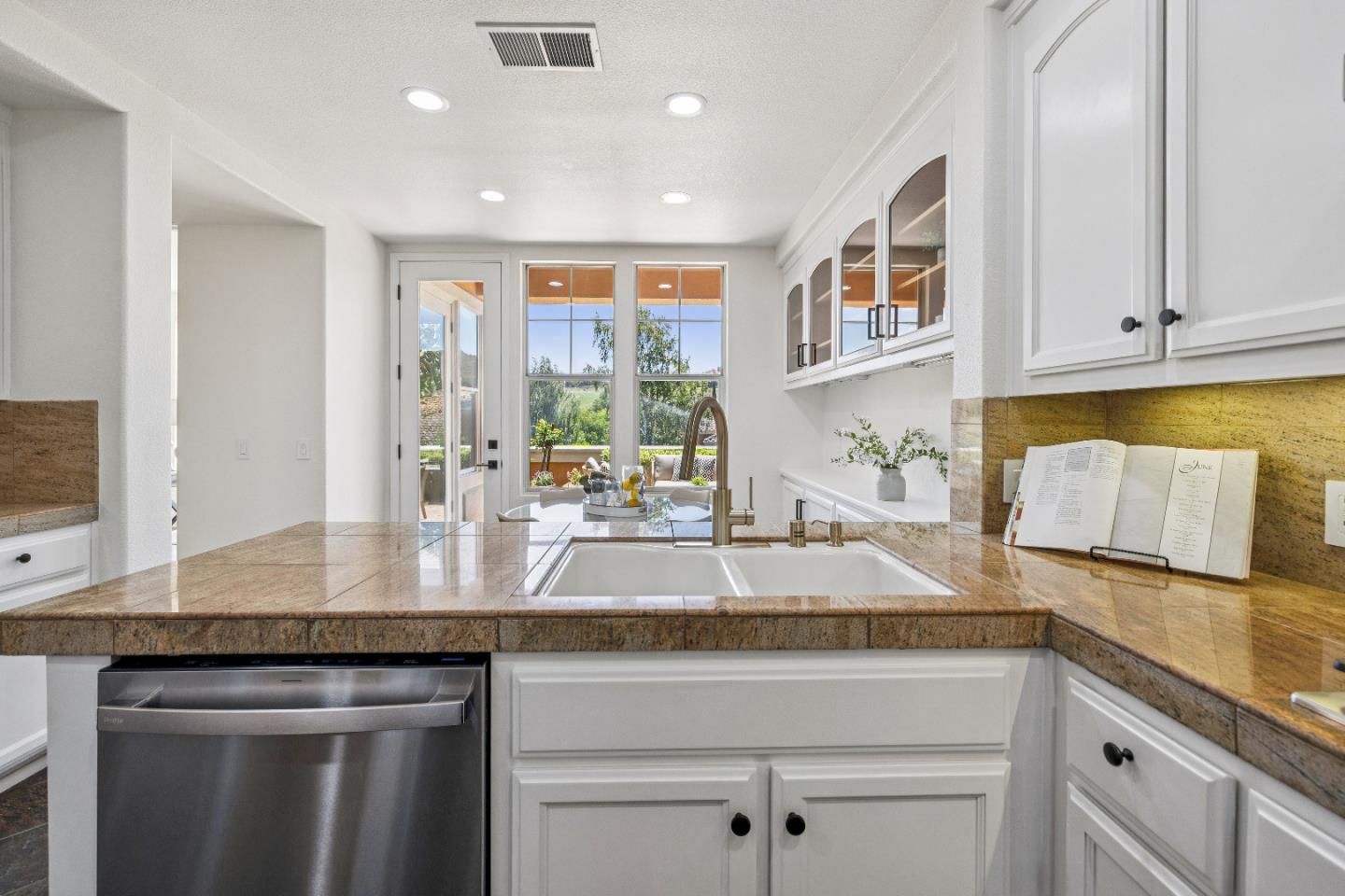 Detail Gallery Image 35 of 90 For 5365 Silver Knoll Ct, San Jose,  CA 95138 - 2 Beds | 2 Baths
