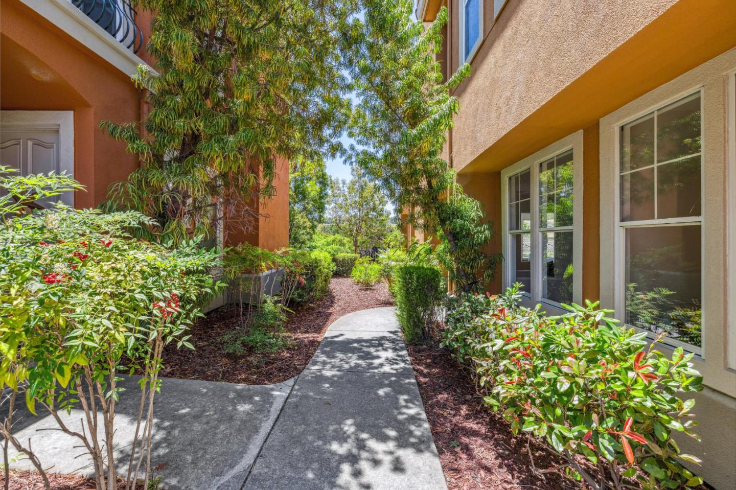 Detail Gallery Image 4 of 90 For 5365 Silver Knoll Ct, San Jose,  CA 95138 - 2 Beds | 2 Baths