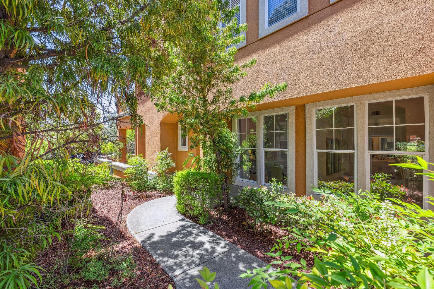 Detail Gallery Image 5 of 90 For 5365 Silver Knoll Ct, San Jose,  CA 95138 - 2 Beds | 2 Baths