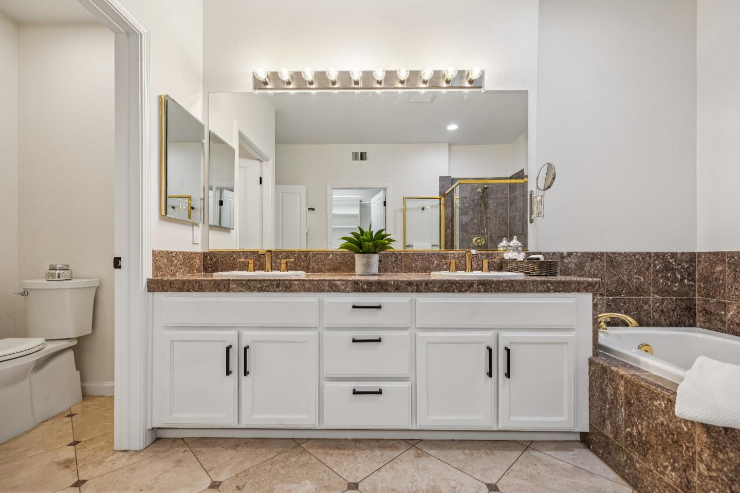 Detail Gallery Image 51 of 90 For 5365 Silver Knoll Ct, San Jose,  CA 95138 - 2 Beds | 2 Baths