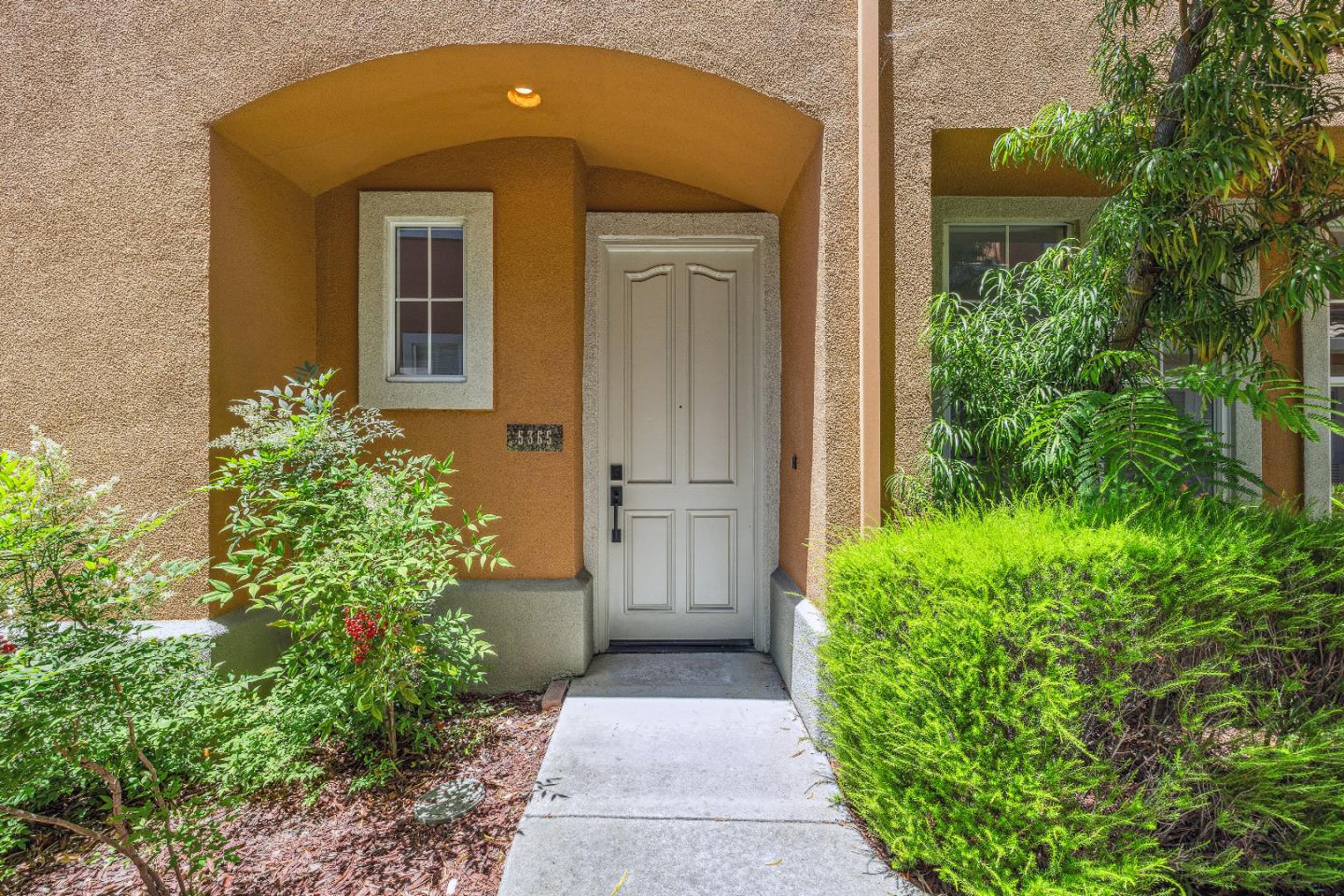 Detail Gallery Image 6 of 90 For 5365 Silver Knoll Ct, San Jose,  CA 95138 - 2 Beds | 2 Baths