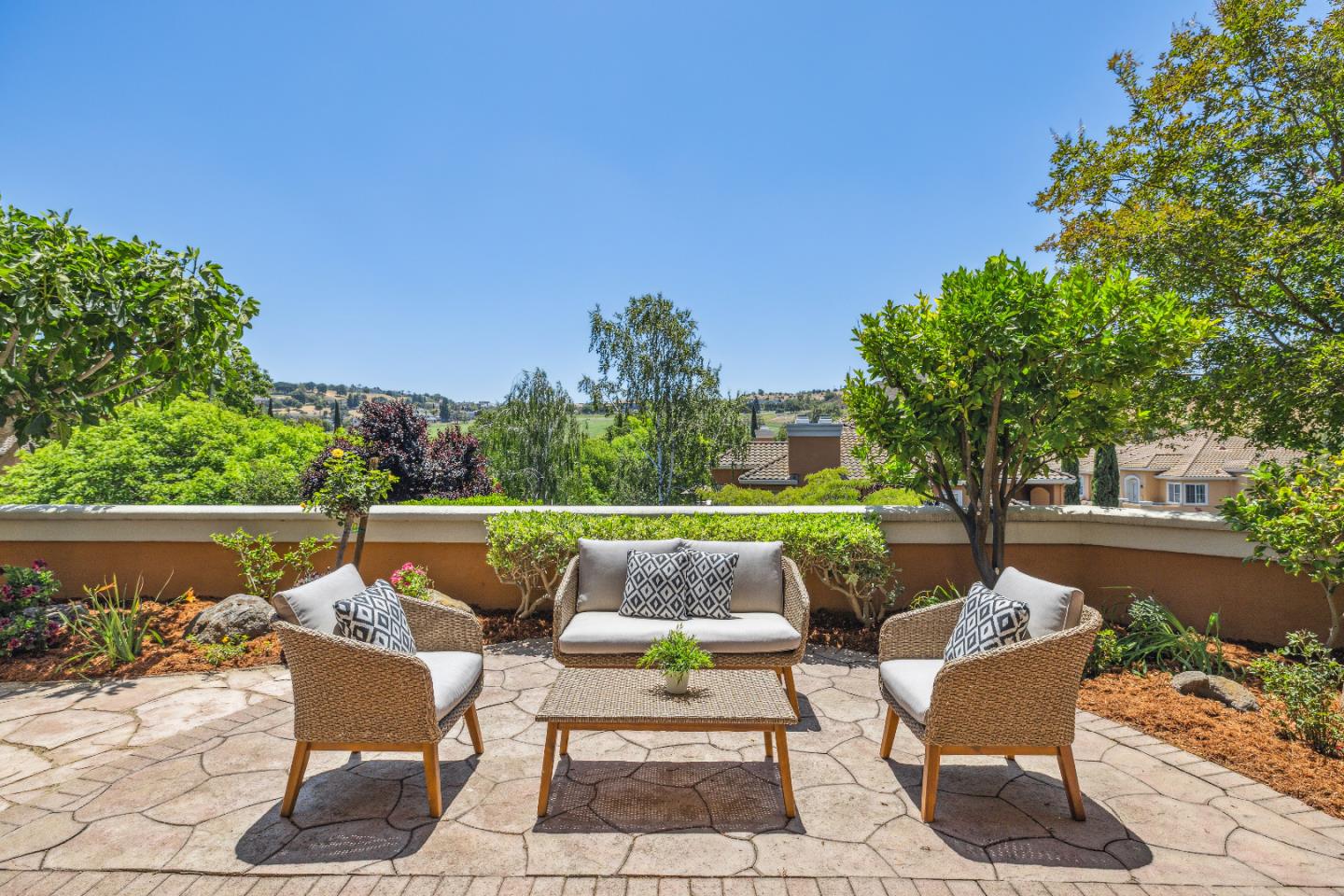 Detail Gallery Image 76 of 90 For 5365 Silver Knoll Ct, San Jose,  CA 95138 - 2 Beds | 2 Baths