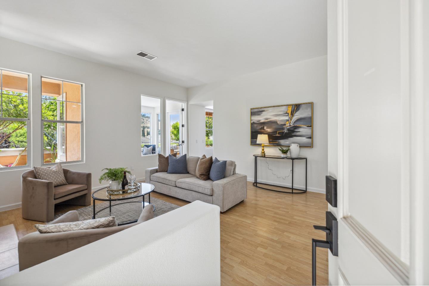 Detail Gallery Image 8 of 90 For 5365 Silver Knoll Ct, San Jose,  CA 95138 - 2 Beds | 2 Baths