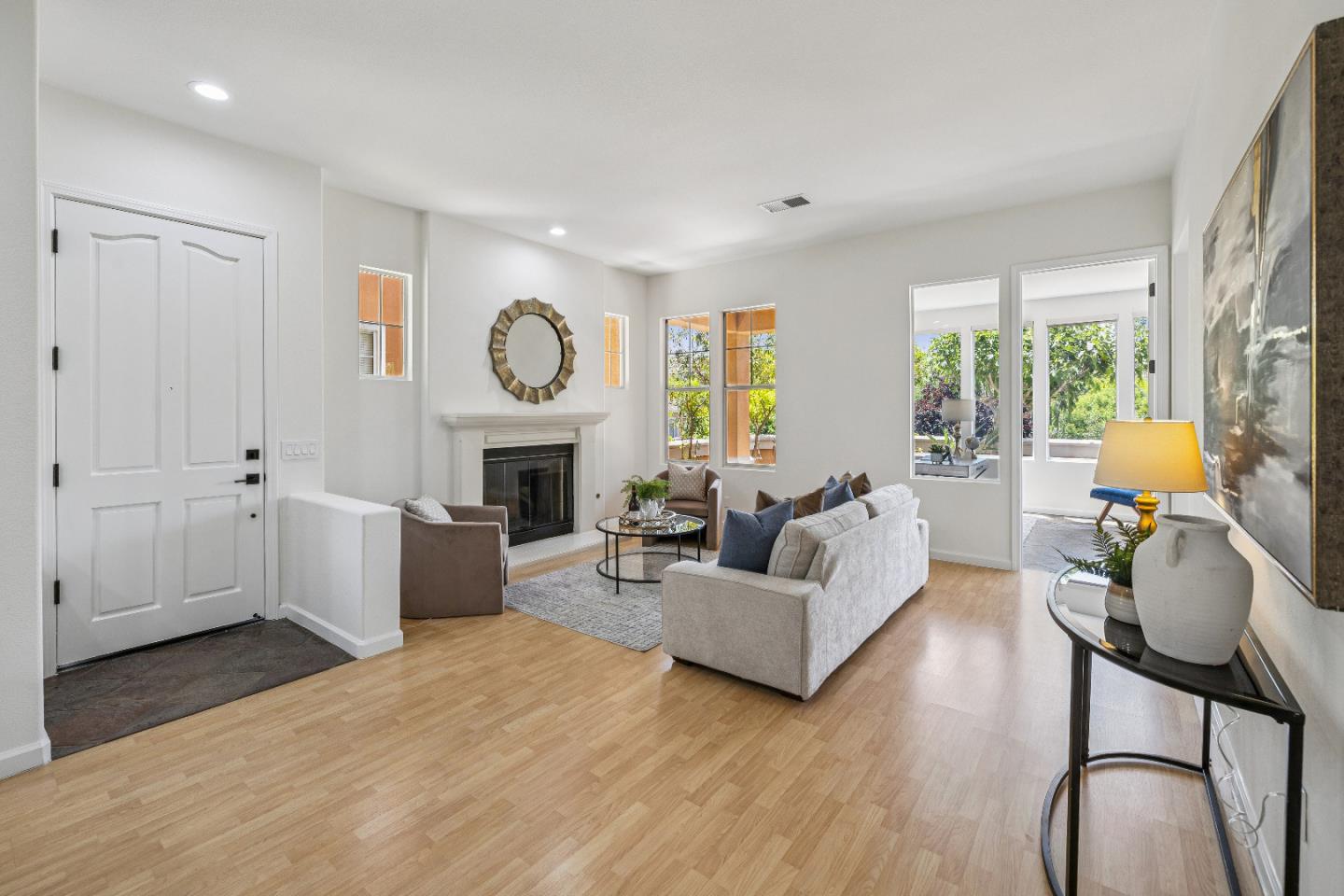 Detail Gallery Image 9 of 90 For 5365 Silver Knoll Ct, San Jose,  CA 95138 - 2 Beds | 2 Baths