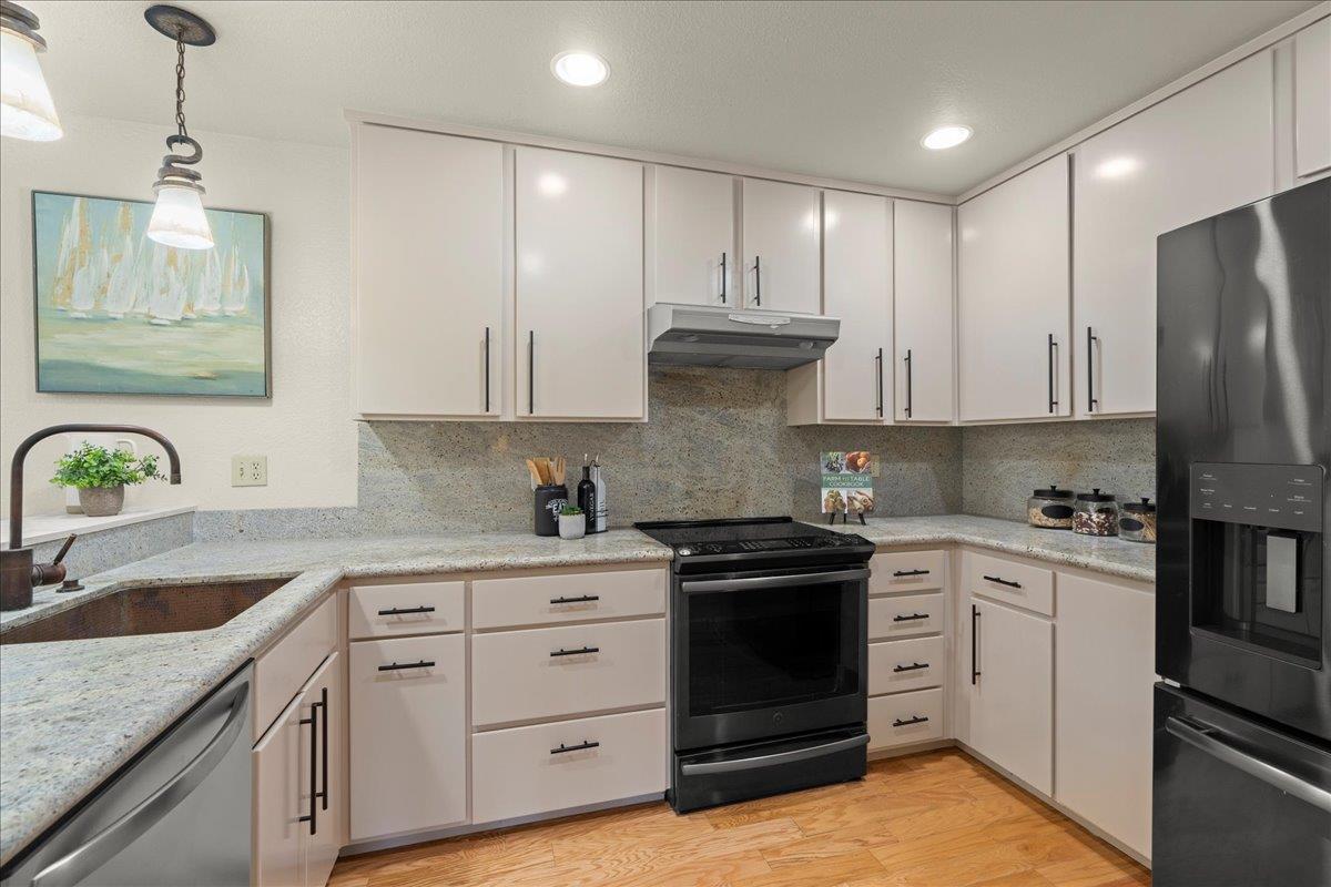 Detail Gallery Image 5 of 31 For 6109 Sheraton Pl, Aptos,  CA 95003 - 3 Beds | 2/1 Baths