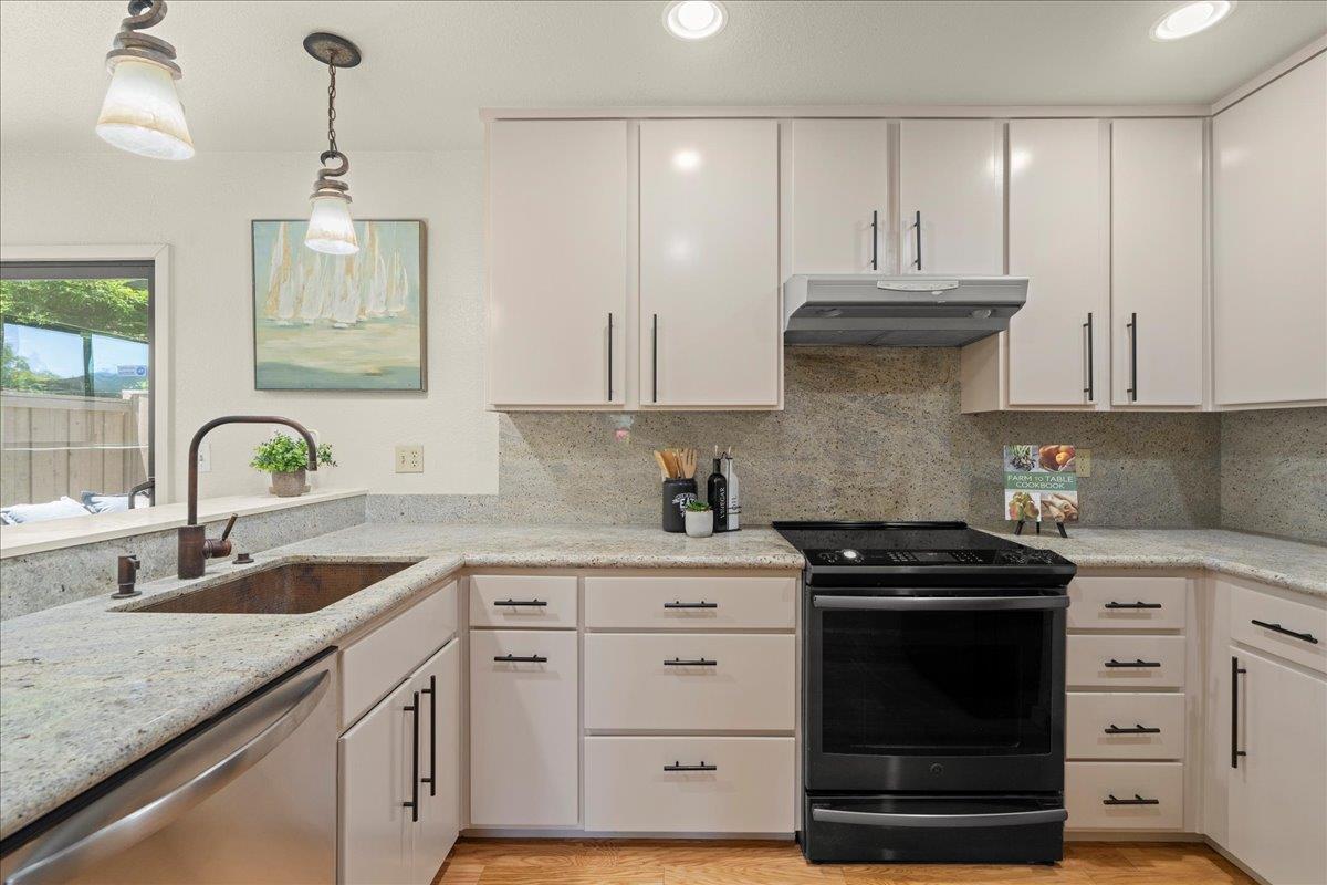 Detail Gallery Image 6 of 31 For 6109 Sheraton Pl, Aptos,  CA 95003 - 3 Beds | 2/1 Baths