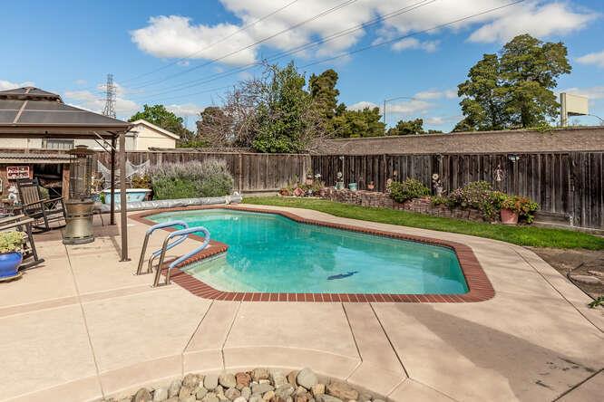 Detail Gallery Image 25 of 29 For 1344 Tofts Dr, San Jose,  CA 95131 - 3 Beds | 2 Baths