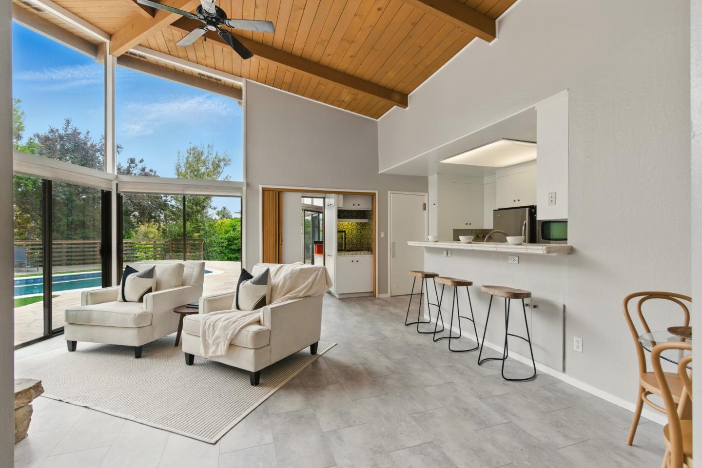 Detail Gallery Image 15 of 43 For 18009 Laird Ct, Castro Valley,  CA 94546 - 3 Beds | 3 Baths
