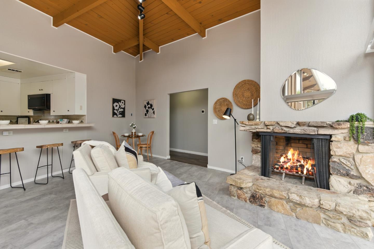 Detail Gallery Image 17 of 43 For 18009 Laird Ct, Castro Valley,  CA 94546 - 3 Beds | 3 Baths