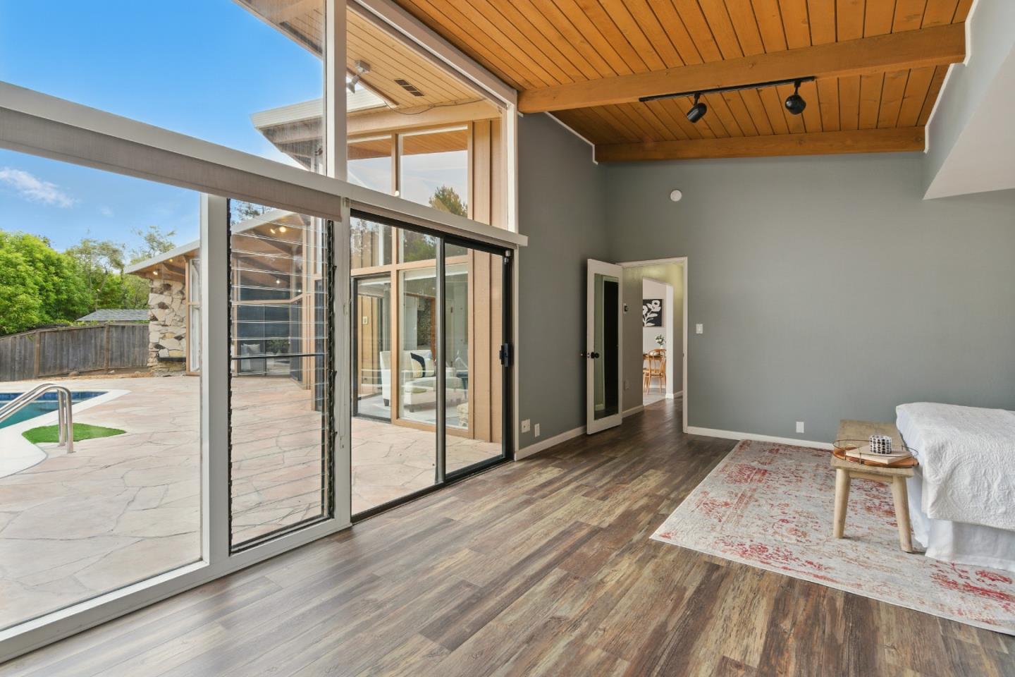 Detail Gallery Image 20 of 43 For 18009 Laird Ct, Castro Valley,  CA 94546 - 3 Beds | 3 Baths