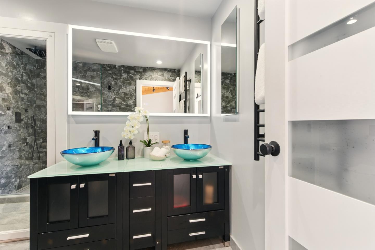 Detail Gallery Image 21 of 43 For 18009 Laird Ct, Castro Valley,  CA 94546 - 3 Beds | 3 Baths