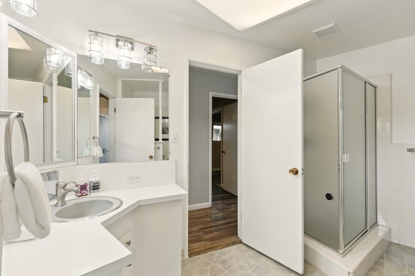 Detail Gallery Image 24 of 43 For 18009 Laird Ct, Castro Valley,  CA 94546 - 3 Beds | 3 Baths