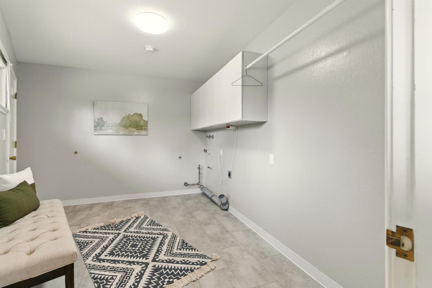Detail Gallery Image 29 of 43 For 18009 Laird Ct, Castro Valley,  CA 94546 - 3 Beds | 3 Baths