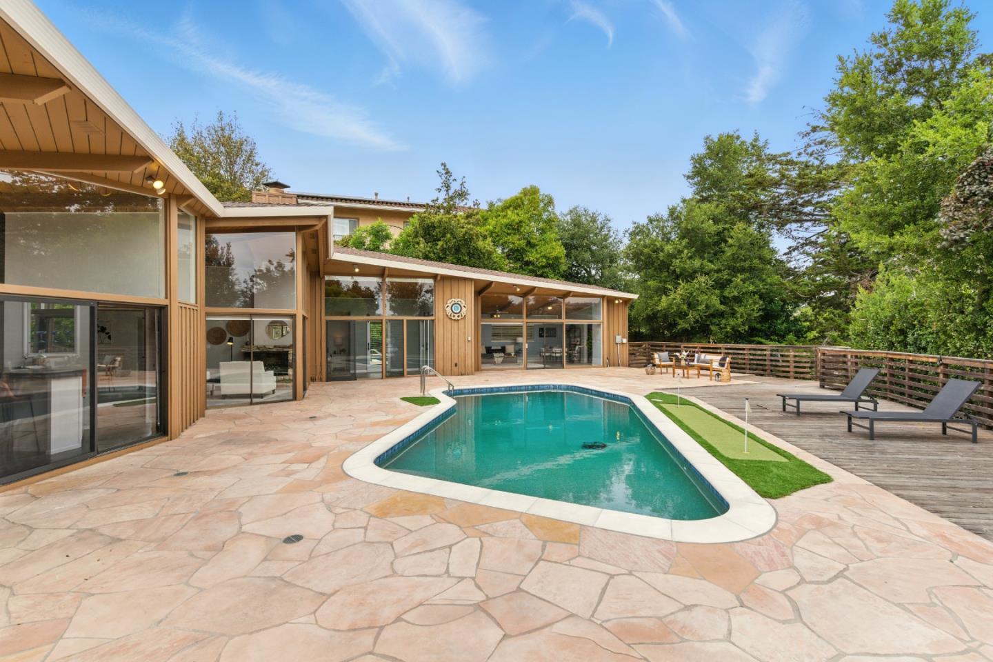Detail Gallery Image 31 of 43 For 18009 Laird Ct, Castro Valley,  CA 94546 - 3 Beds | 3 Baths