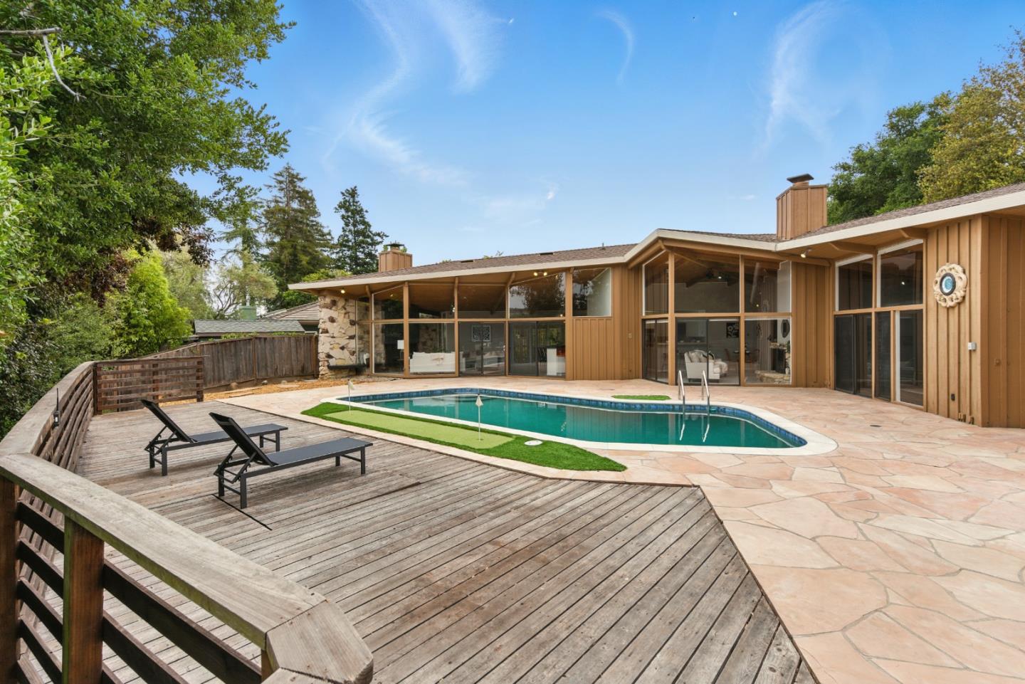 Detail Gallery Image 33 of 43 For 18009 Laird Ct, Castro Valley,  CA 94546 - 3 Beds | 3 Baths
