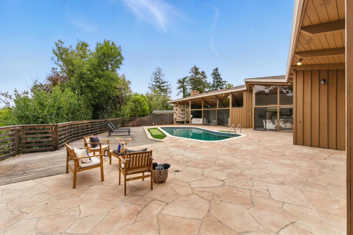 Detail Gallery Image 34 of 43 For 18009 Laird Ct, Castro Valley,  CA 94546 - 3 Beds | 3 Baths