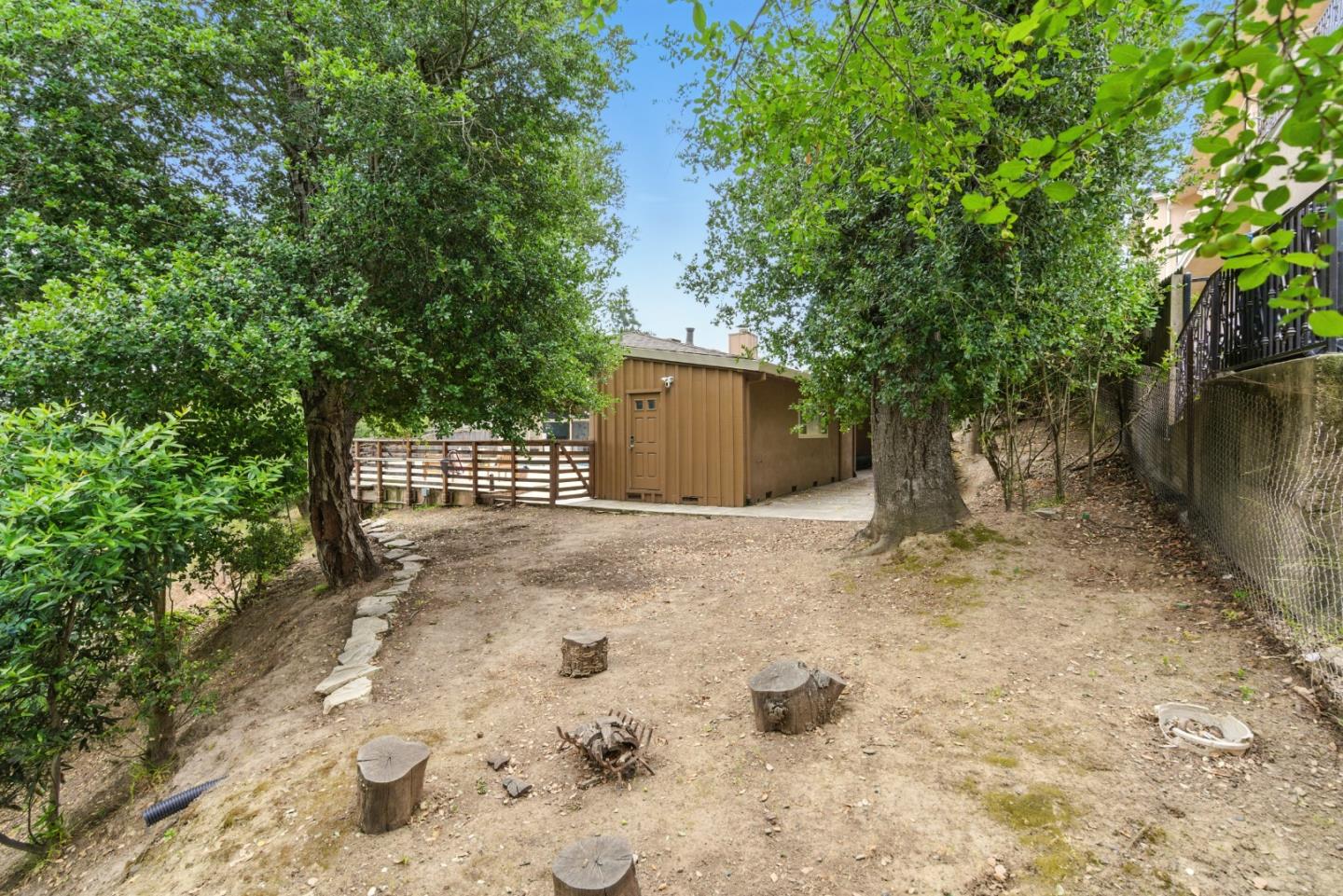 Detail Gallery Image 35 of 43 For 18009 Laird Ct, Castro Valley,  CA 94546 - 3 Beds | 3 Baths