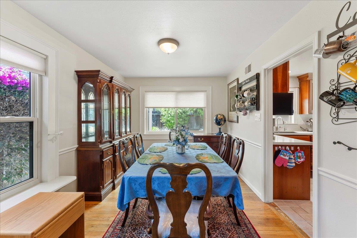 Detail Gallery Image 11 of 28 For 1300 Patio Dr, Campbell,  CA 95008 - 3 Beds | 2/1 Baths