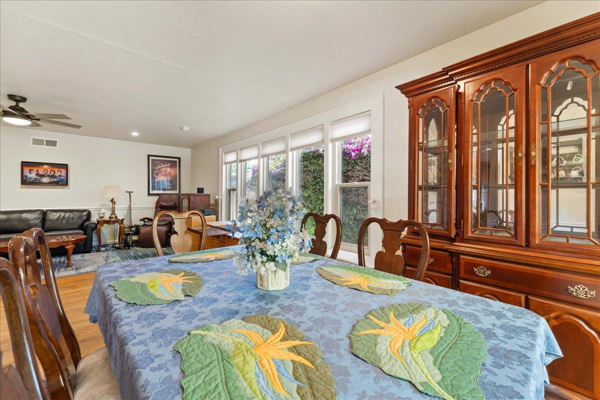 Detail Gallery Image 12 of 28 For 1300 Patio Dr, Campbell,  CA 95008 - 3 Beds | 2/1 Baths