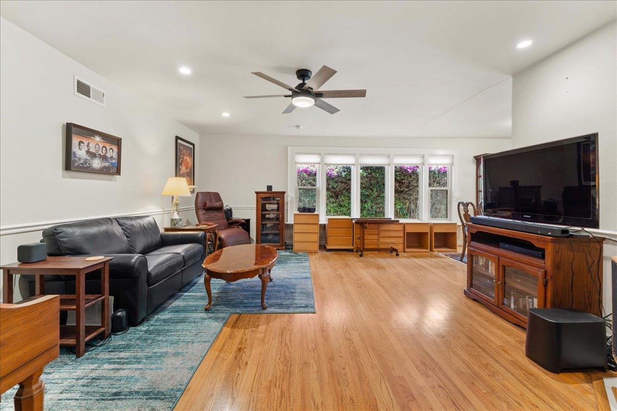 Detail Gallery Image 13 of 28 For 1300 Patio Dr, Campbell,  CA 95008 - 3 Beds | 2/1 Baths