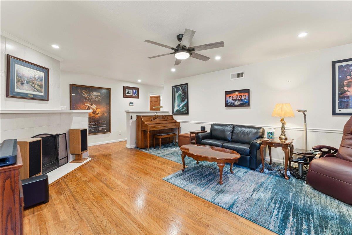 Detail Gallery Image 14 of 28 For 1300 Patio Dr, Campbell,  CA 95008 - 3 Beds | 2/1 Baths