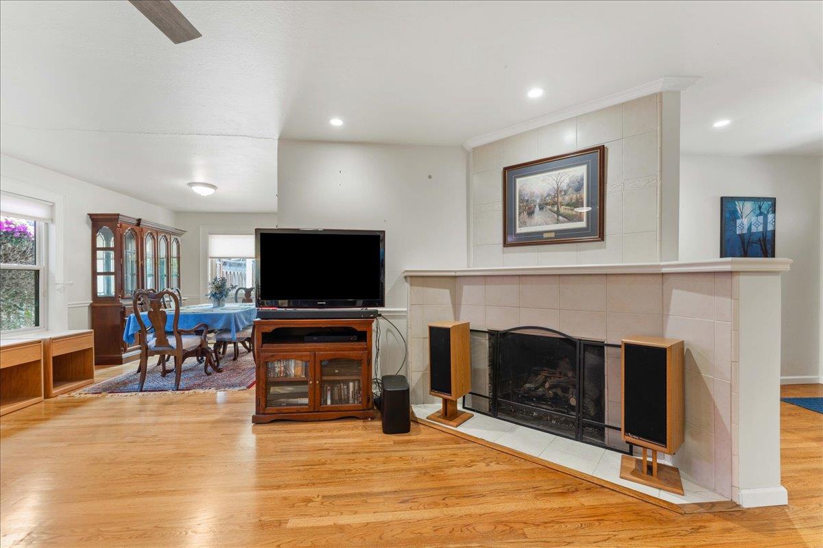 Detail Gallery Image 16 of 28 For 1300 Patio Dr, Campbell,  CA 95008 - 3 Beds | 2/1 Baths