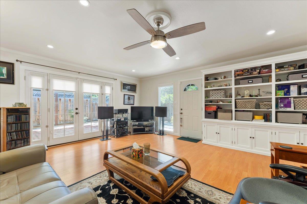 Detail Gallery Image 4 of 28 For 1300 Patio Dr, Campbell,  CA 95008 - 3 Beds | 2/1 Baths