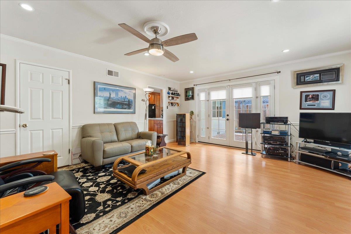 Detail Gallery Image 5 of 28 For 1300 Patio Dr, Campbell,  CA 95008 - 3 Beds | 2/1 Baths