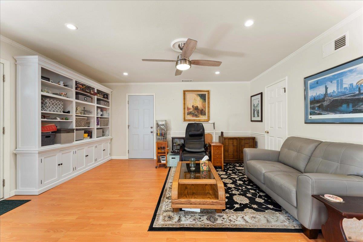 Detail Gallery Image 6 of 28 For 1300 Patio Dr, Campbell,  CA 95008 - 3 Beds | 2/1 Baths