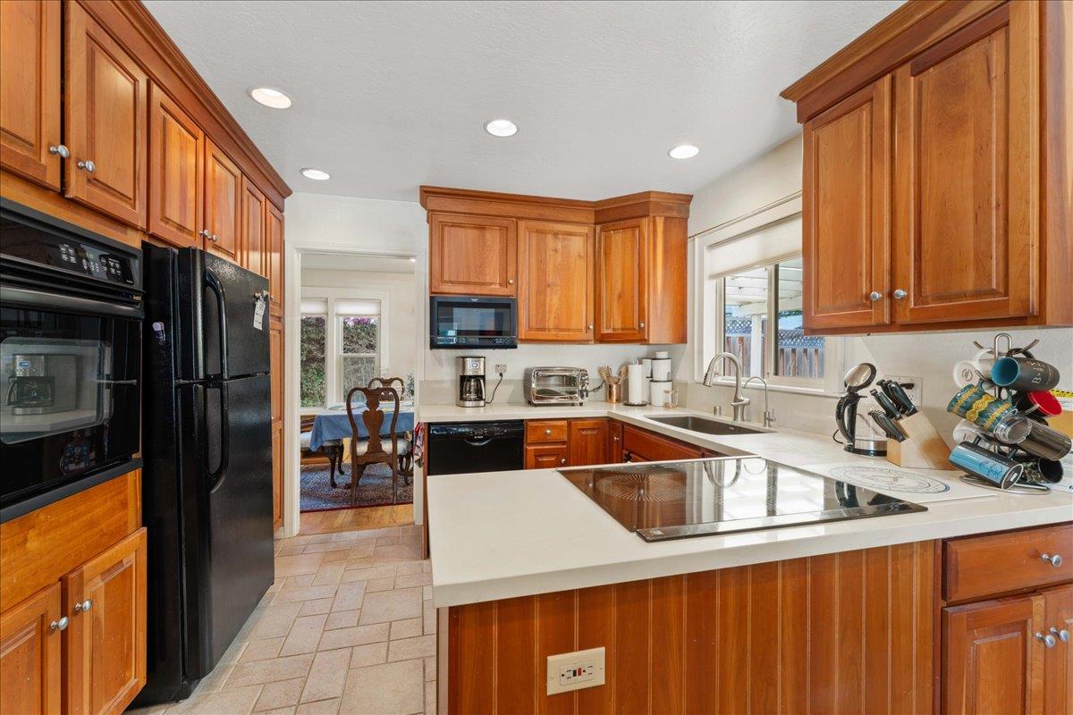 Detail Gallery Image 7 of 28 For 1300 Patio Dr, Campbell,  CA 95008 - 3 Beds | 2/1 Baths