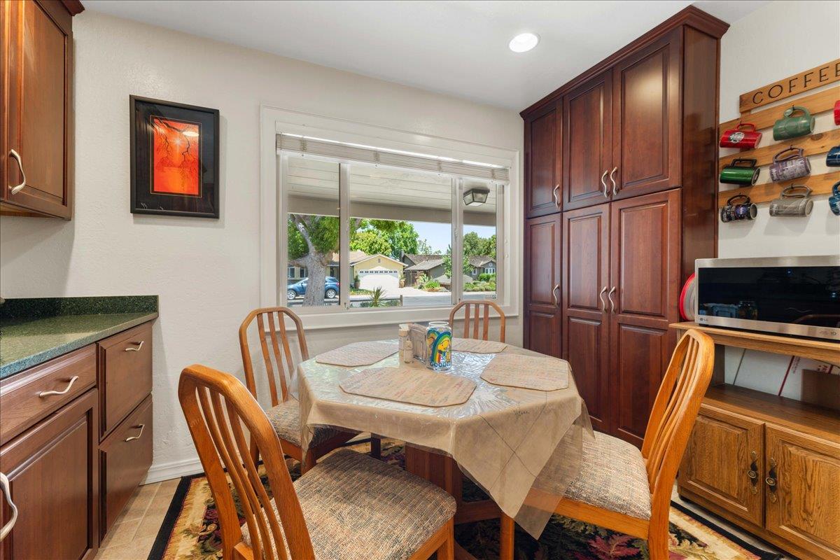 Detail Gallery Image 9 of 28 For 1300 Patio Dr, Campbell,  CA 95008 - 3 Beds | 2/1 Baths