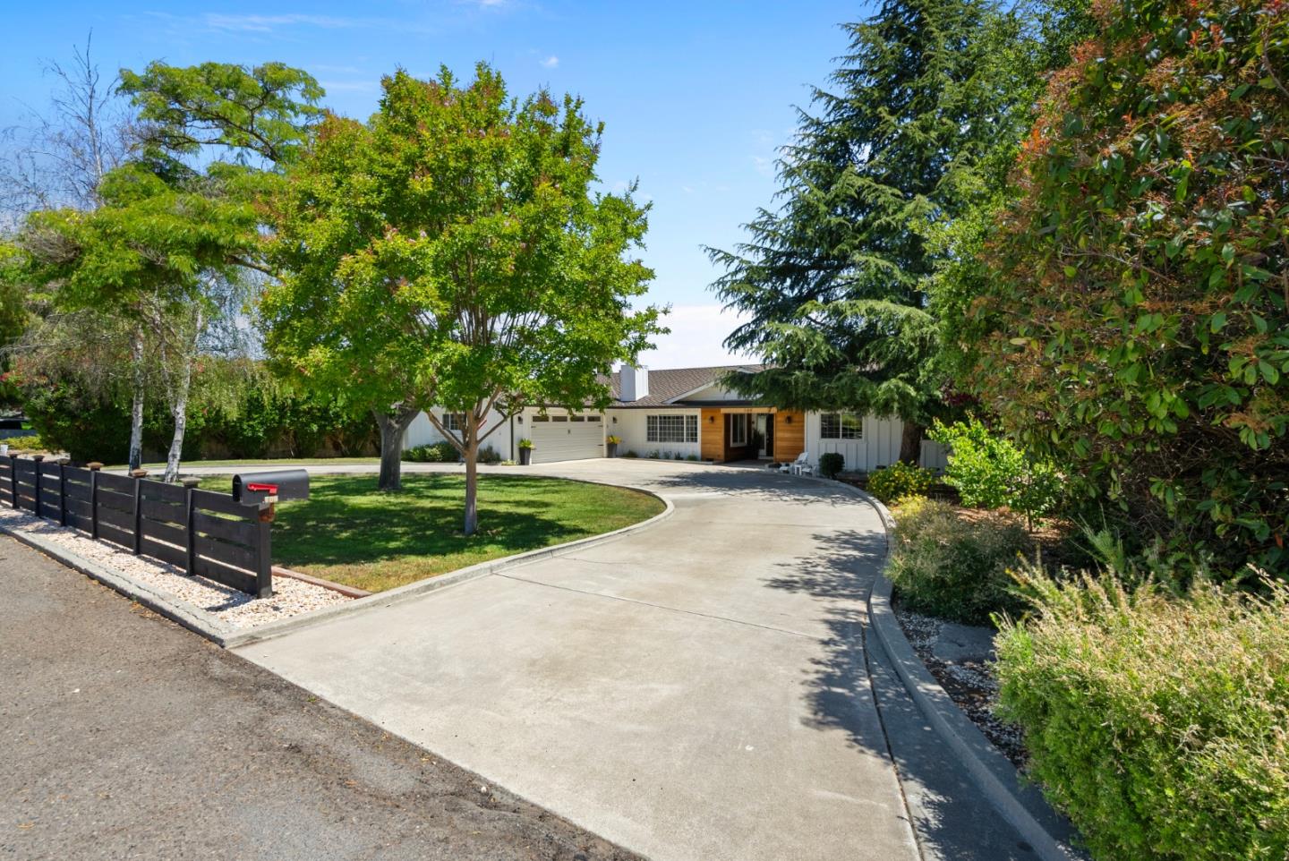 Detail Gallery Image 2 of 72 For 105 Rays Cir, Hollister,  CA 95023 - 4 Beds | 2/1 Baths