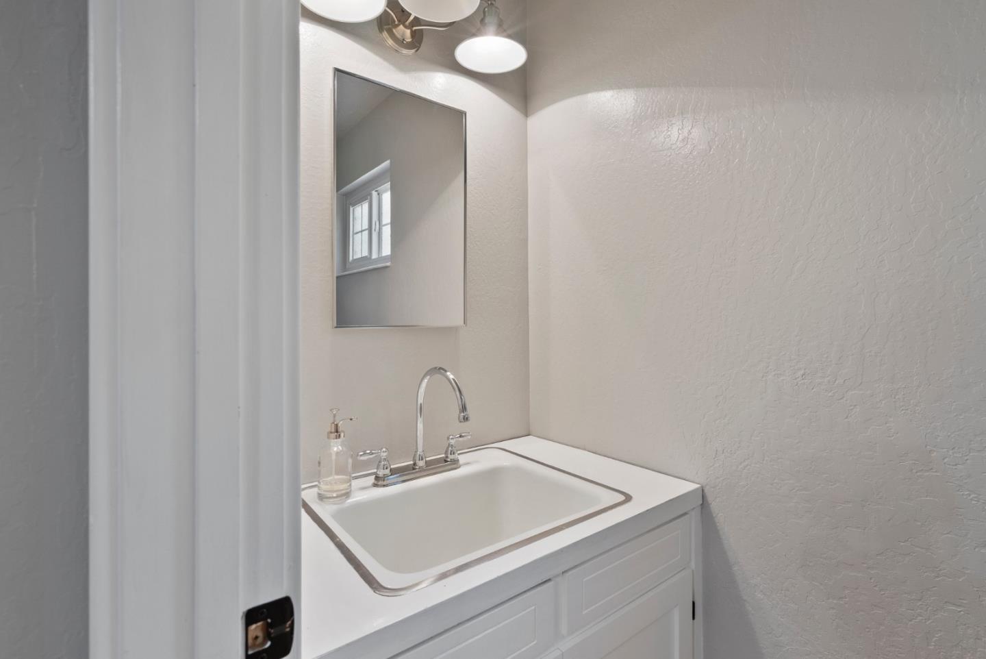 Detail Gallery Image 31 of 72 For 105 Rays Cir, Hollister,  CA 95023 - 4 Beds | 2/1 Baths