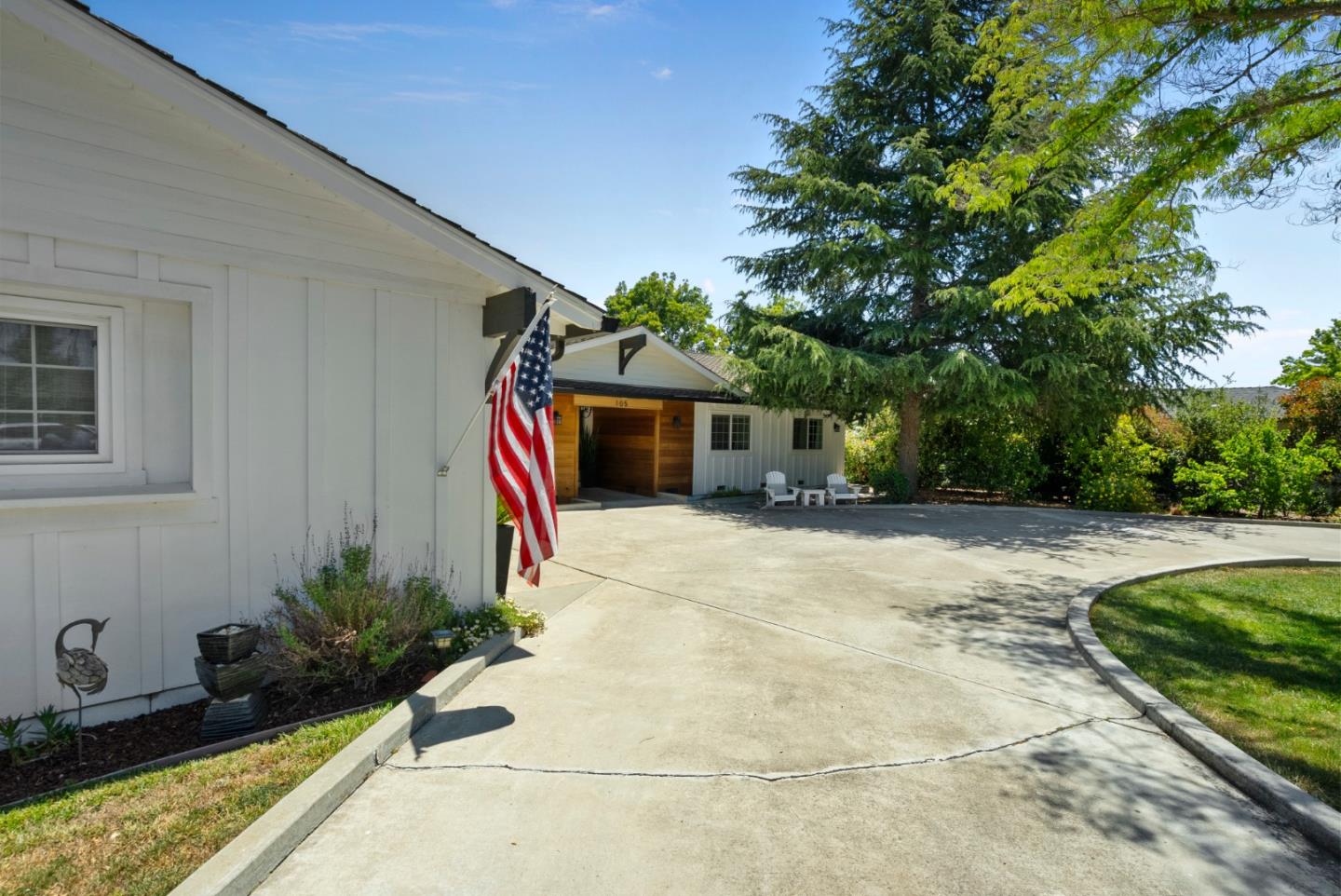 Detail Gallery Image 5 of 72 For 105 Rays Cir, Hollister,  CA 95023 - 4 Beds | 2/1 Baths