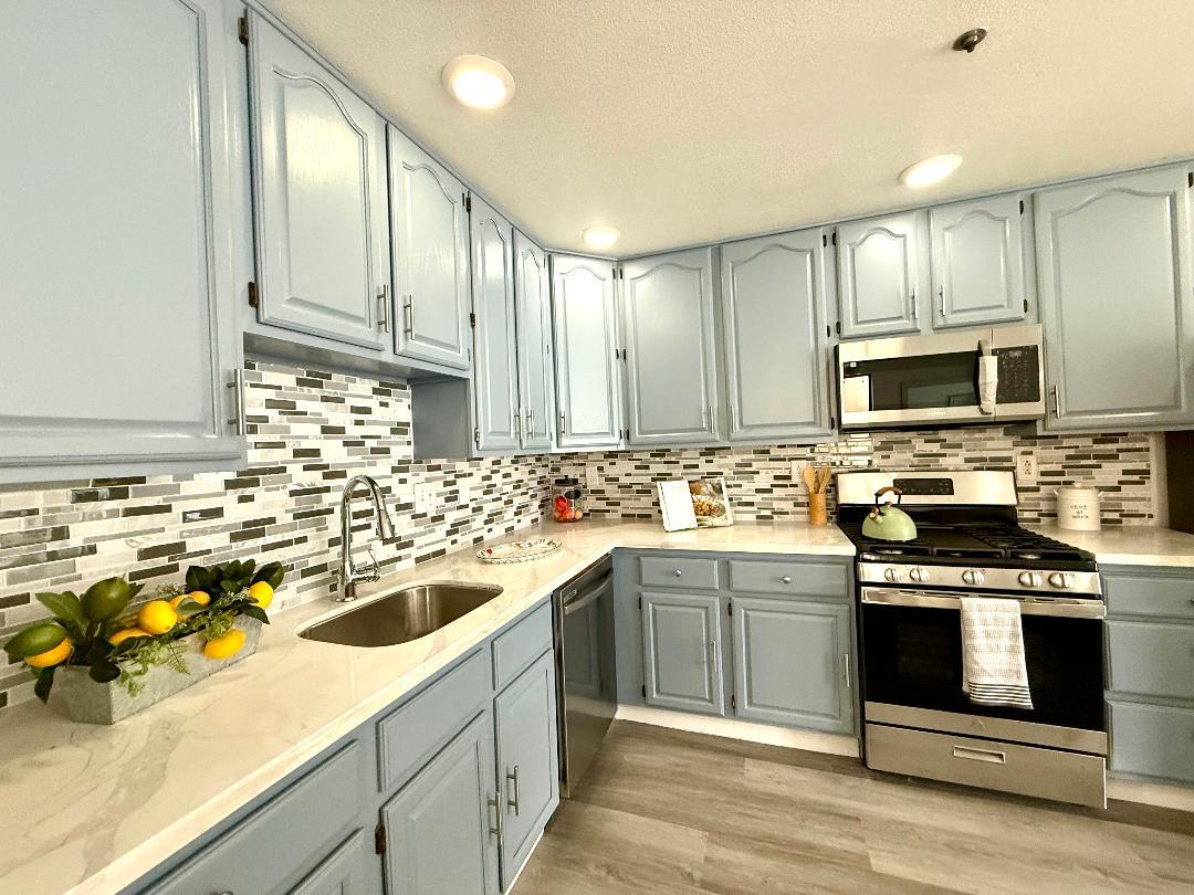Detail Gallery Image 2 of 30 For 900 Hillside Blvd, Daly City,  CA 94014 - 4 Beds | 3 Baths