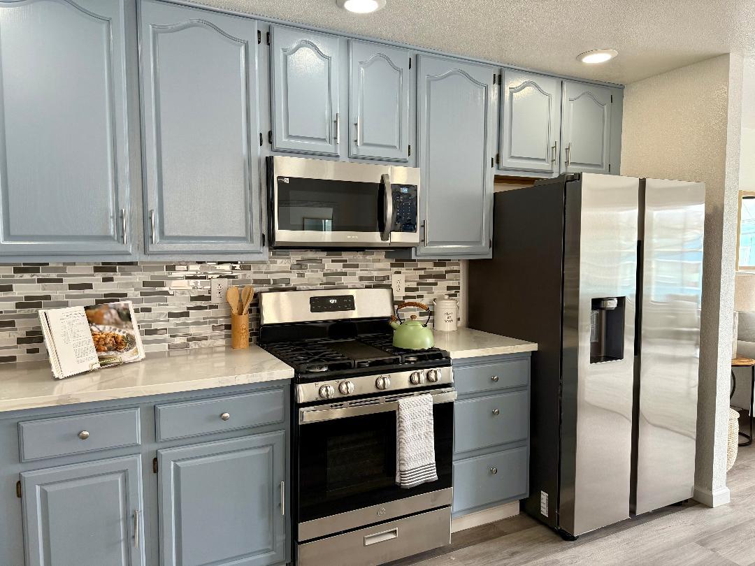 Detail Gallery Image 3 of 30 For 900 Hillside Blvd, Daly City,  CA 94014 - 4 Beds | 3 Baths