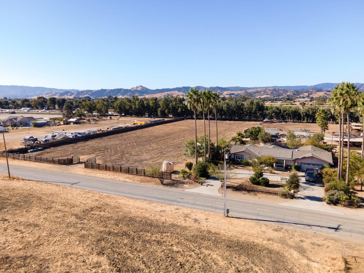 Detail Gallery Image 5 of 7 For 13705 Sycamore Ave, San Martin,  CA 95046 - – Beds | – Baths