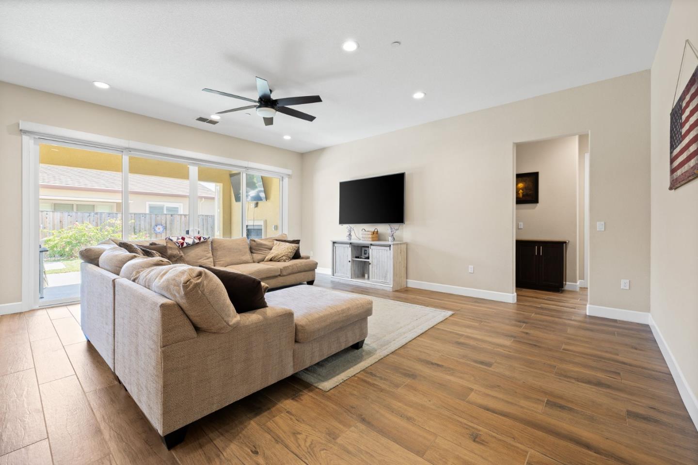 Detail Gallery Image 7 of 36 For 36 Freeport Ct, Discovery Bay,  CA 94505 - 4 Beds | 3/1 Baths