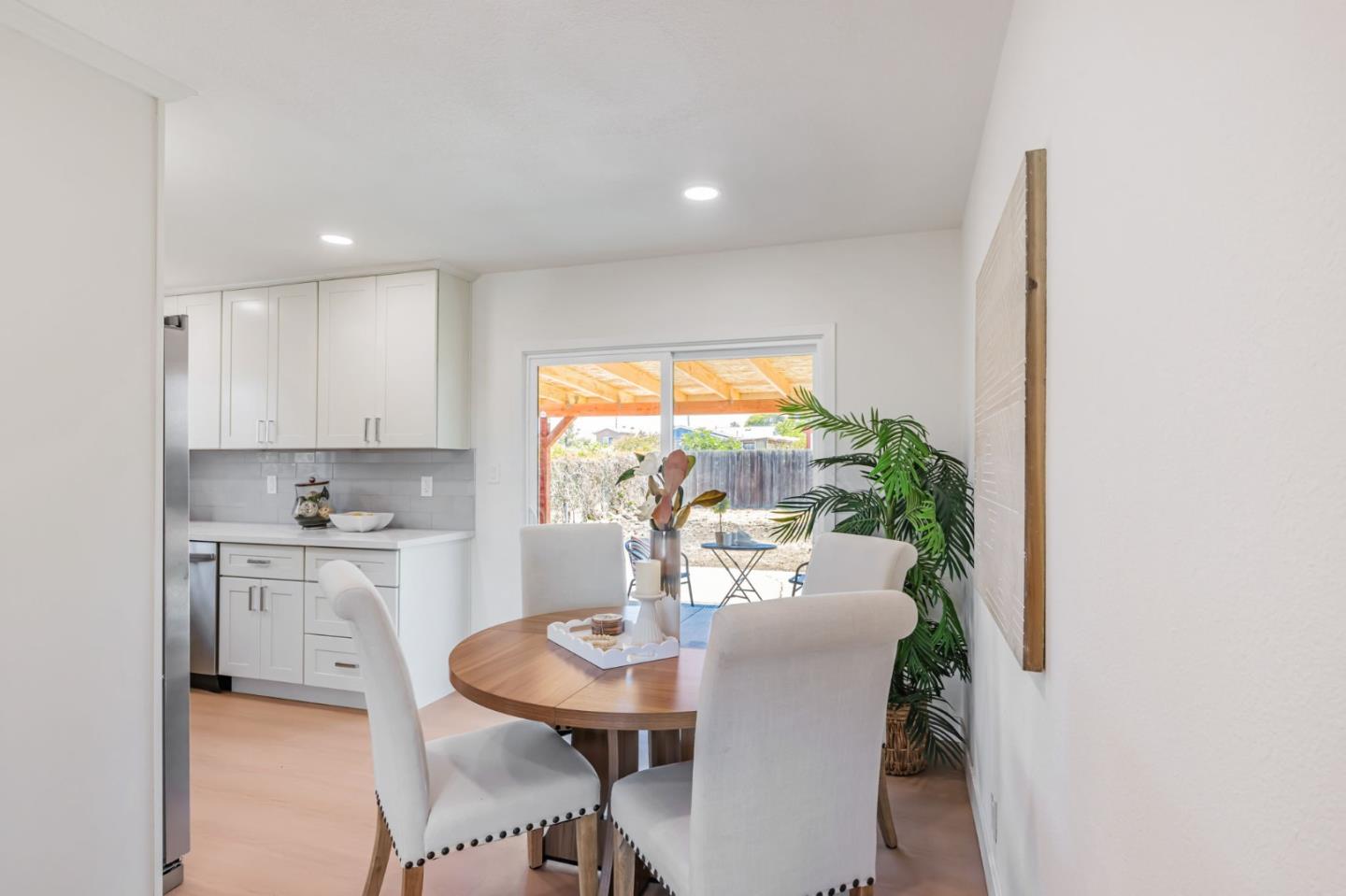 Detail Gallery Image 10 of 15 For 22052 Thelma Rnch, Hayward,  CA 94541 - 3 Beds | 1 Baths