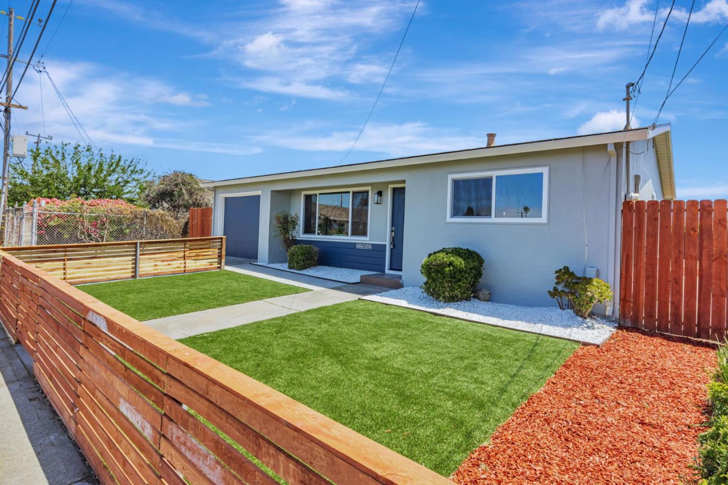 Detail Gallery Image 3 of 15 For 22052 Thelma Rnch, Hayward,  CA 94541 - 3 Beds | 1 Baths